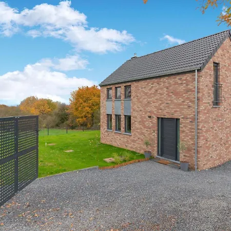 Modern In With Fenced Garden Noiseux