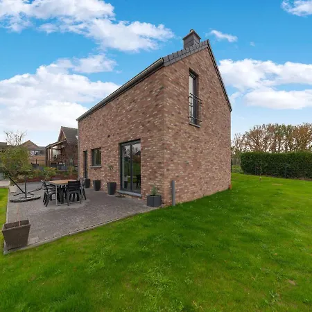 Modern In With Fenced Garden Noiseux