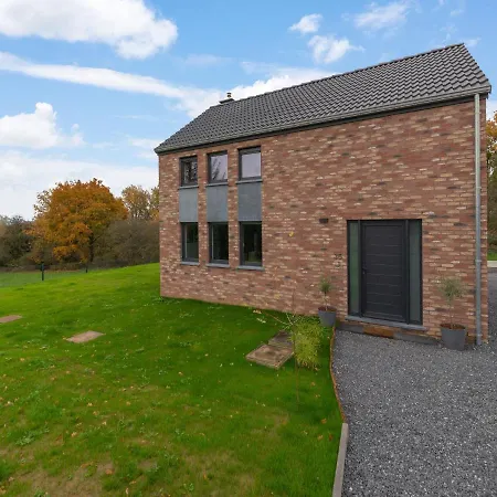 Σπίτι διακοπών In With Fenced Garden Noiseux