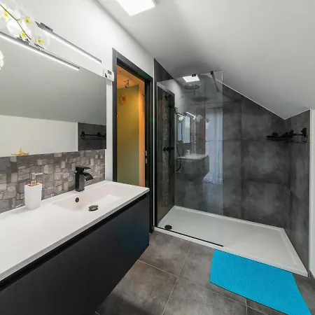 Σπίτι διακοπών In With Fenced Garden Noiseux