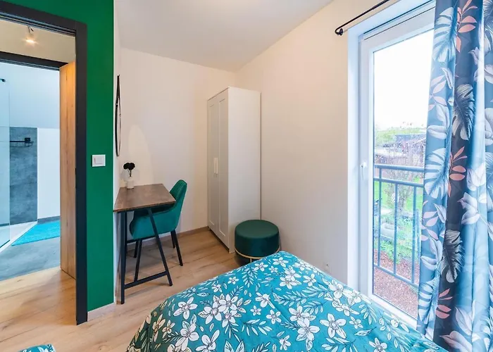 Hébergement de vacances In With Fenced Garden Noiseux