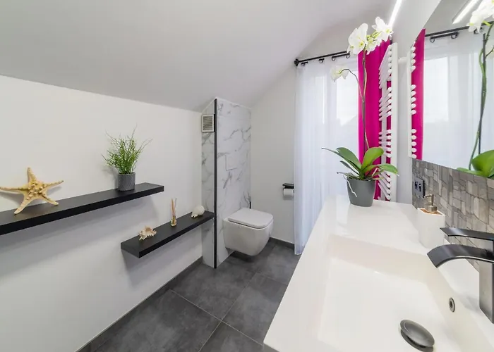 In With Fenced Garden Hébergement de vacances Noiseux