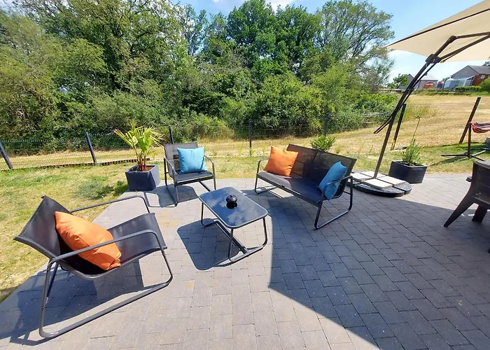 Hébergement de vacances In With Fenced Garden Noiseux